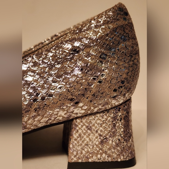 Naturalizer Women's Mavis Bow Pump In Silver Metallic Snake Size 6 And 8.5 - Picture 7 of 16